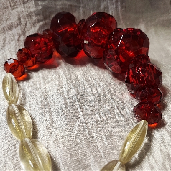 Huge Faceted Cherry Red Transparent Gold Micro Glitter Beaded Vintage Necklace - Picture 7 of 11